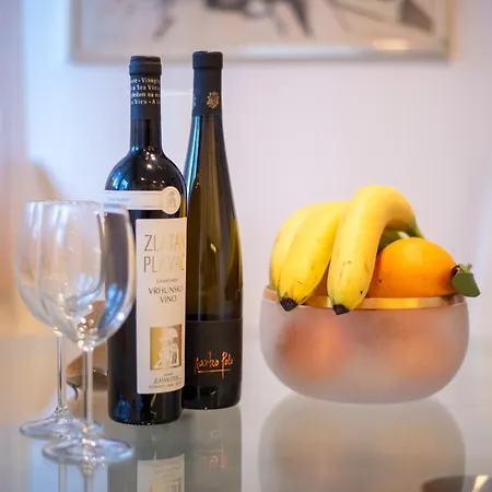 Cozy With Balcony In Center 公寓 *