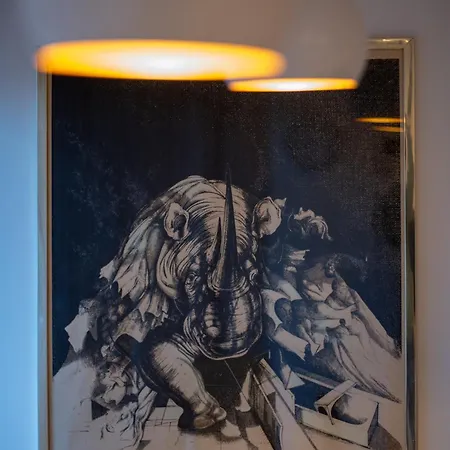 Cozy With Balcony In Center 公寓