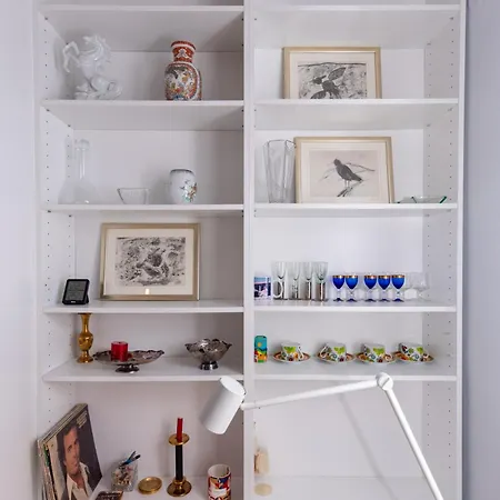 公寓 Cozy With Balcony In Center