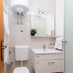 아파트 Cozy With Balcony In Center *