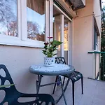 아파트 Cozy With Balcony In Center *